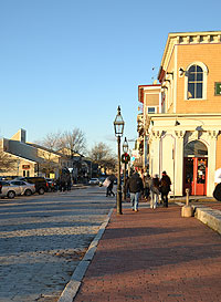 Shoppers on Upper Thames St., downtown Newport, R.I.