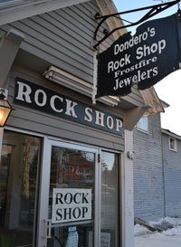 Dondero's Rock Shop & Frostfire Jewelers, side alley off of Main St., White Mtn. Hwy., North Conway, N.H.
