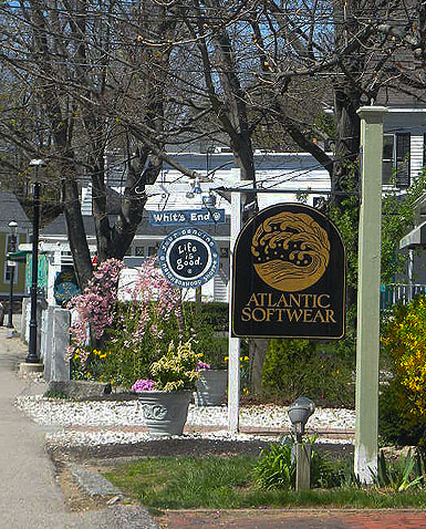 Shops and galleries along Shore Road near Ogunquit Beach, Ogunquit, Maine
